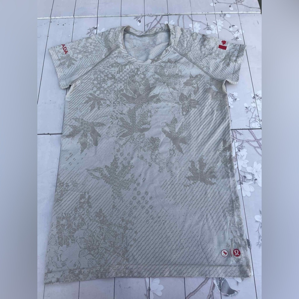 lululemon athletica Short Sleeve Tee